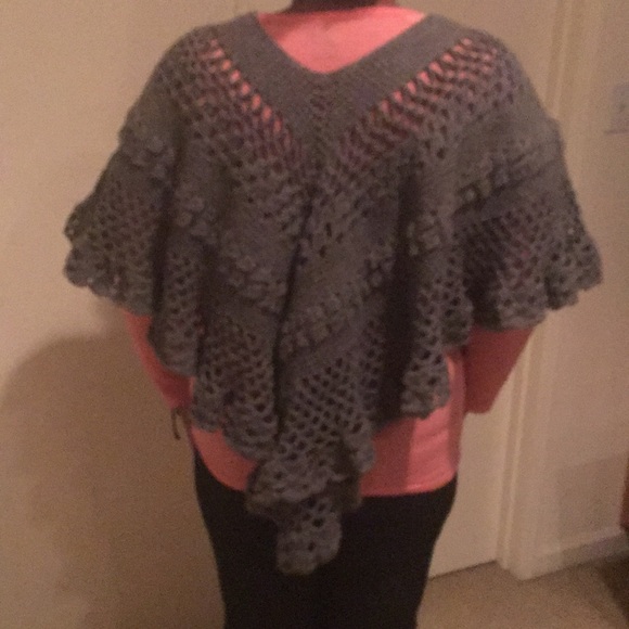 Handmade grey crochet poncho one size - Picture 2 of 3